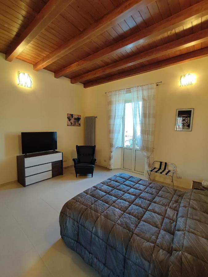 In Centro Rooms And Apartments Isola di Liri Exterior photo