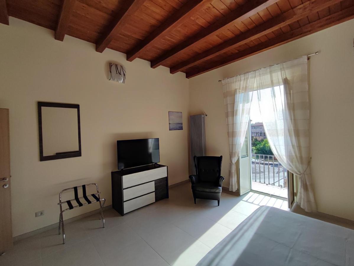 In Centro Rooms And Apartments Isola di Liri Exterior photo