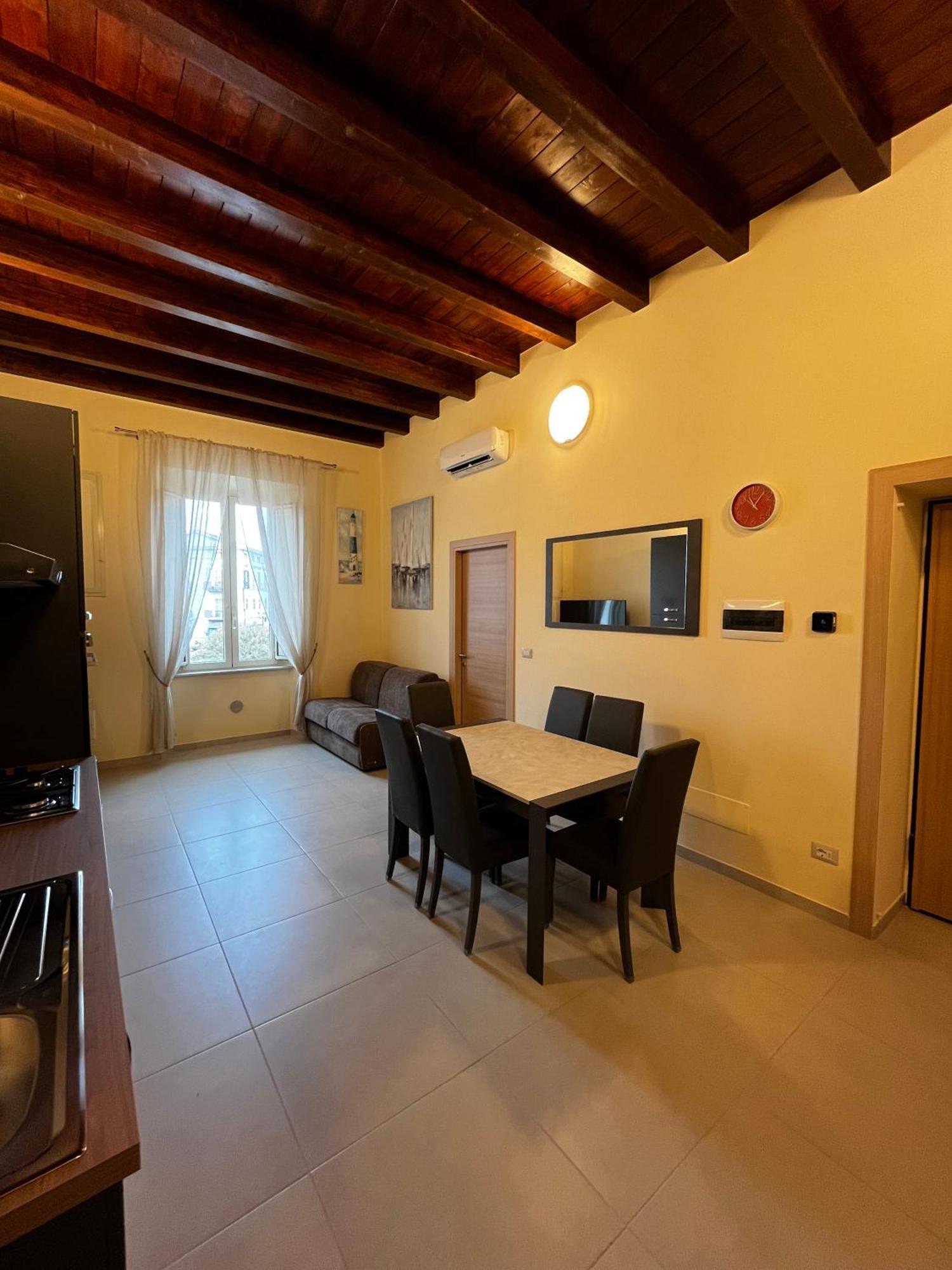 In Centro Rooms And Apartments Isola di Liri Exterior photo