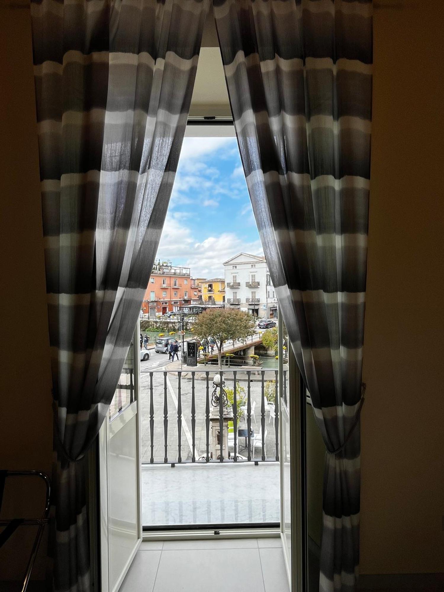 In Centro Rooms And Apartments Isola di Liri Exterior photo